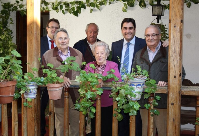 El Gobierno regional destina más de cuatro millones de euros a plazas de atención a personas mayores