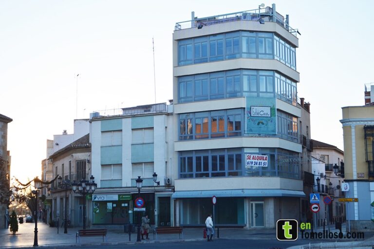 El Corte Inglés adquiere un emblemático edificio en la Plaza de España de Tomelloso
