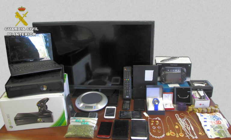 La Guardia Civil detiene a tres personas por robo, hurto continuado, extorsión y tráfico de drogas