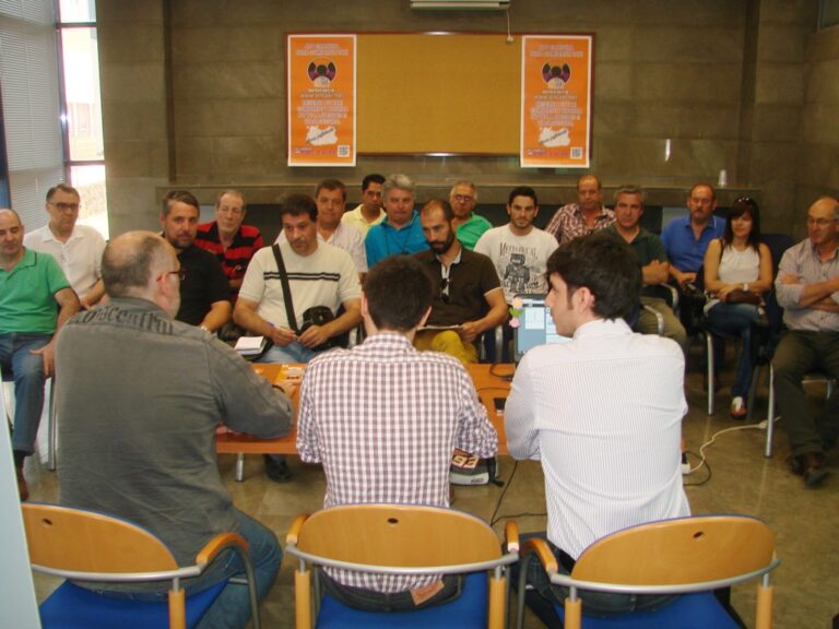 Los taxistas de la provincia presentan la aplicación Entaxi