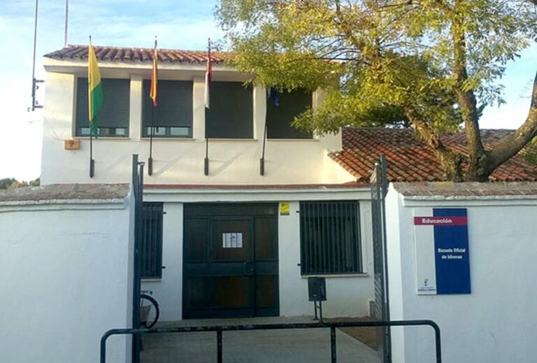 Educación defiende que las medidas en las Escuelas de Idiomas, entre ellas la de Tomelloso, buscan hacer viables los grupos