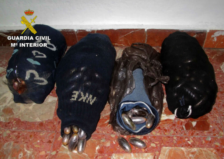 La Guardia Civil incauta más de 6 kilos de hachís en la autovía de Andalucía