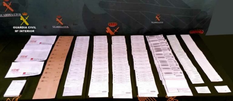 La Guardia Civil detiene a 25 personas por falsificación de permisos de conducir