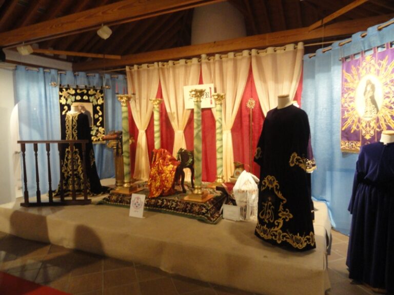 Inaugurada la exposición de la Junta de Cofradías y Hermandades de Semana Santa