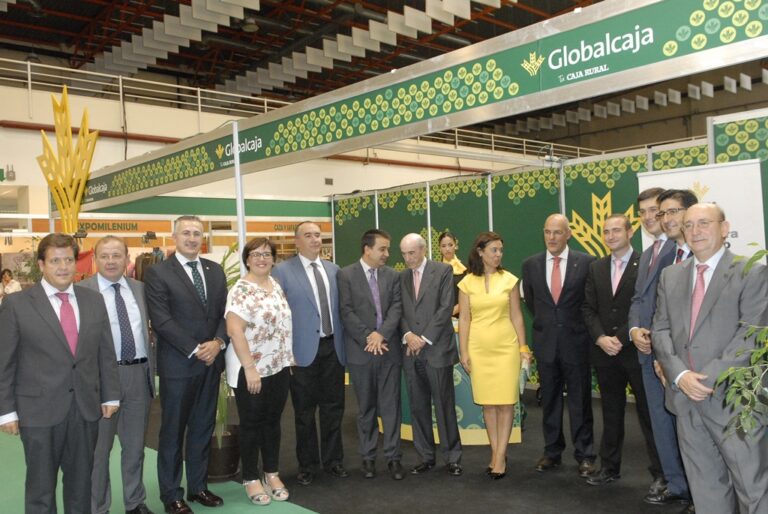 Globalcaja, con el mundo de la caza  y el turismo en Fecircatur 2015