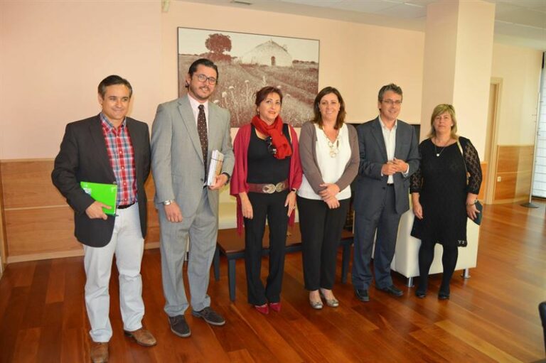 La Junta agilizará los pagos pendientes a los centros de formación