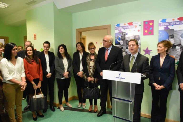 García-Page anuncia la universalización del servicio de atención temprana en Castilla-La Mancha