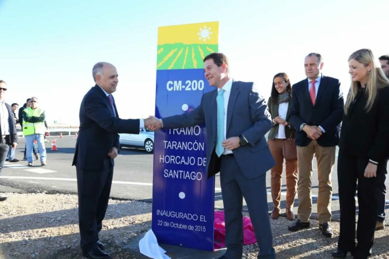 El presidente de Castilla-La Mancha inaugura el nuevo trazado de la carretera CM-200 entre Tarancón y Horcajo de Santiago