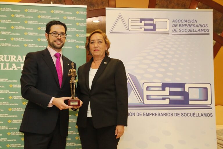 Globalcaja recibe el premio institucional de AESO