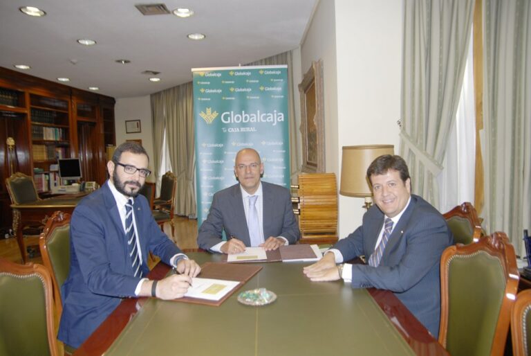 Globalcaja firma con el Colegio de Farmacéuticos de Ciudad Real un convenio para dar respuesta a sus necesidades