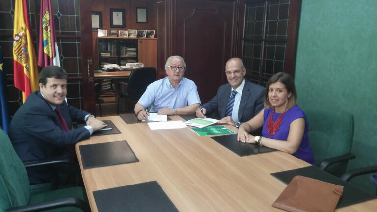 Globalcaja firma un convenio de colaboracion con el Colegio Oficial de Ingenieros Técnicos Industriales
