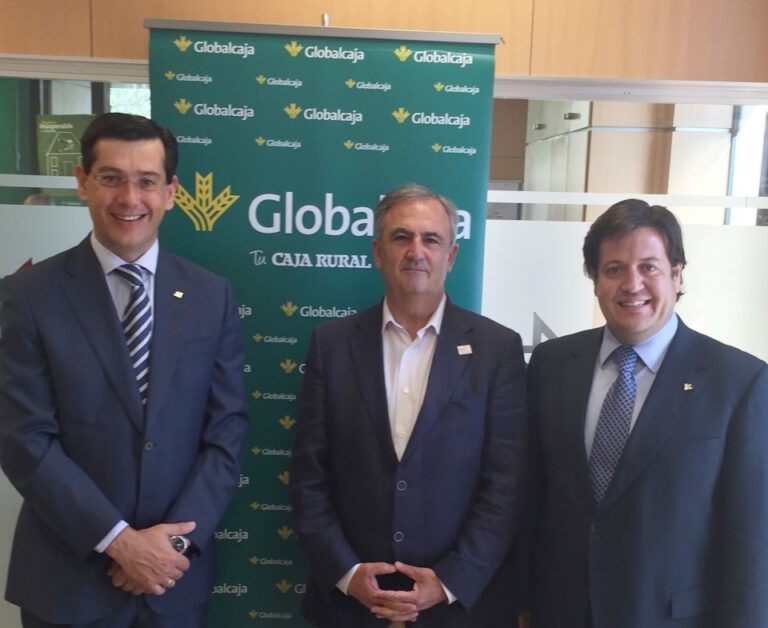 Firma de Globalcaja con el grupo de desarrollo local “Dulcinea”