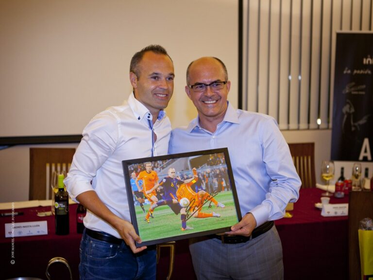 Andrés Iniesta reconoce la gran labor solidaria de Globalcaja