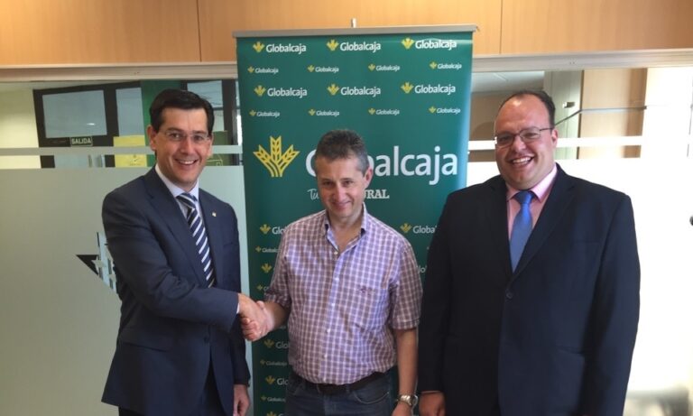 Importante apoyo de Globalcaja  a la Asociación de Comerciantes De Quintanar de la Orden