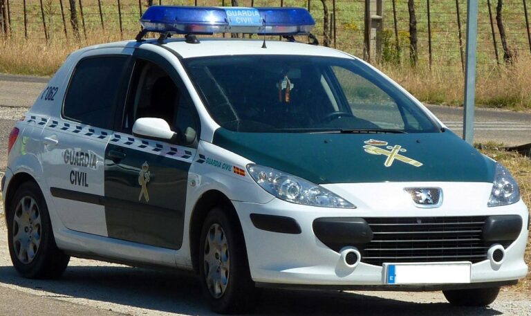 Tres detenidos por simulación de delito, estafa y falsificación de documento