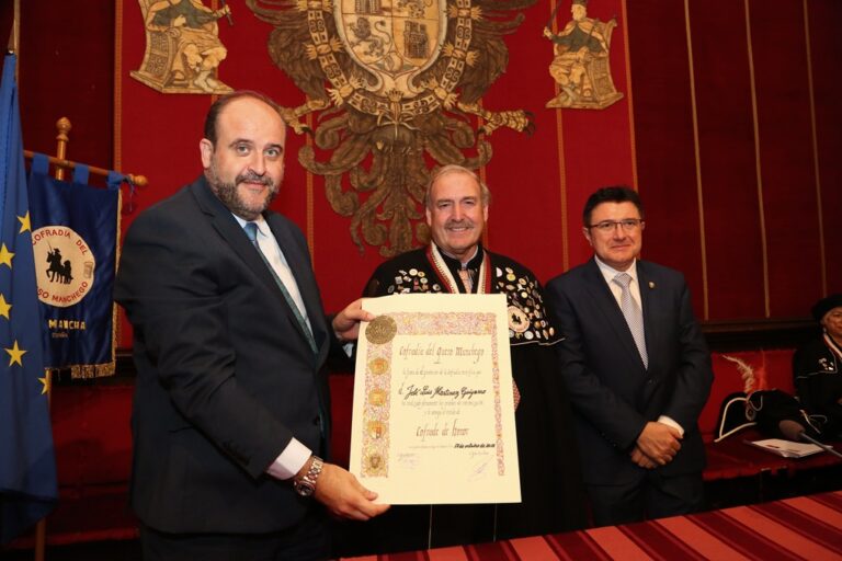 Martínez Guijarro nombrado socio de honor de la Cofradía del Queso Manchego