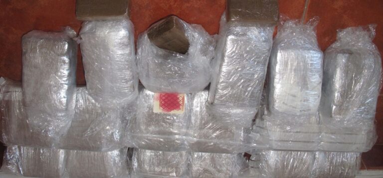 La Guardia Civil incauta más de 9 kilos de hachís en la autovía de Andalucía