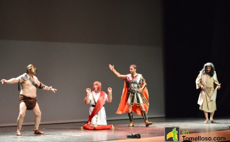 El Hermanoteu  de Airén Teatro triunfa en el Muncipal de Tomelloso