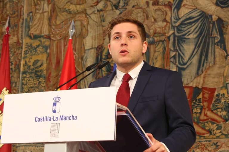 La Junta suprimirá diez tasas que creo Cospedal, “injustas” para dependientes, desempleados e inmigrantes