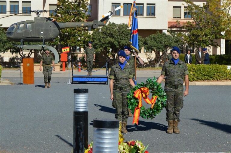 Almagro homenajea a los tres militares fallecidos