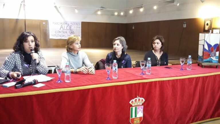 La Junta destaca el “trabajo en red” para vencer la violencia de género