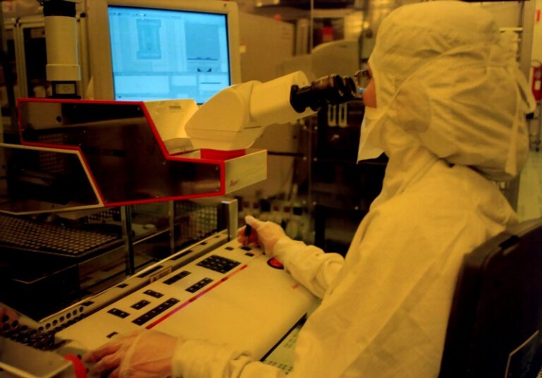 Echániz anuncia un plan de investigación e innovación en el SESCAM
