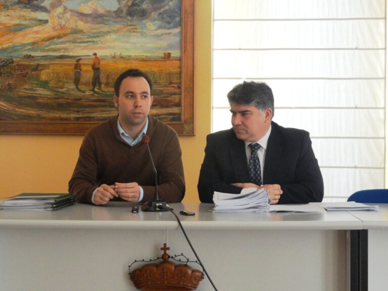 El Ayuntamiento presenta un proyecto de mejora energética y el plan de asfaltado de varias calles