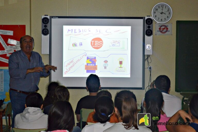 Mil cien escolares conocen la grandeza de Tomelloso de la mano de Julio Pérez