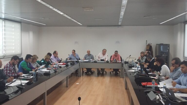 La Junta seguirá negociando en diciembre con los sindicatos el acuerdo para recuperar los derechos de empleados públicos