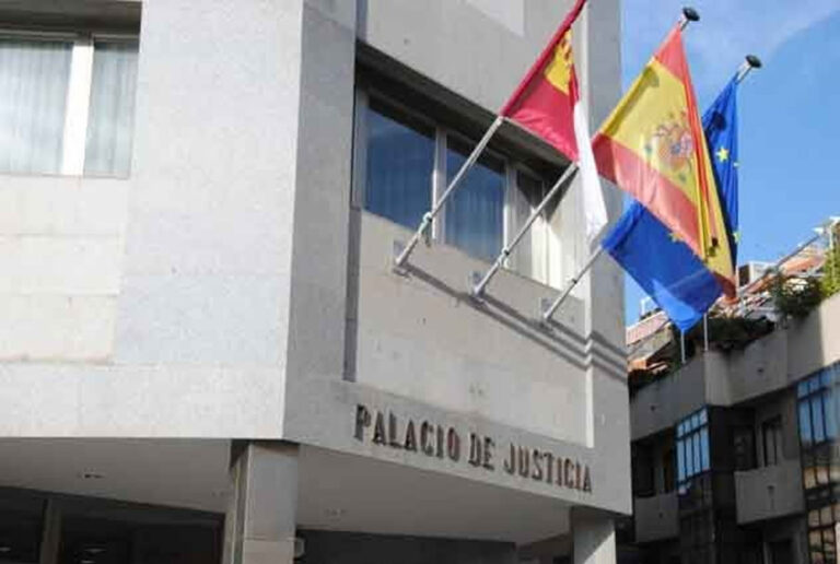 Piden ocho años de cárcel para los dueños de un concesionario