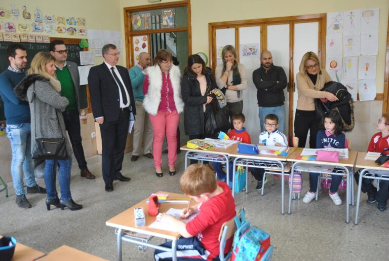 Una representación del Ministerio de Educación de Rumanía visita el colegio José Antonio de Tomelloso