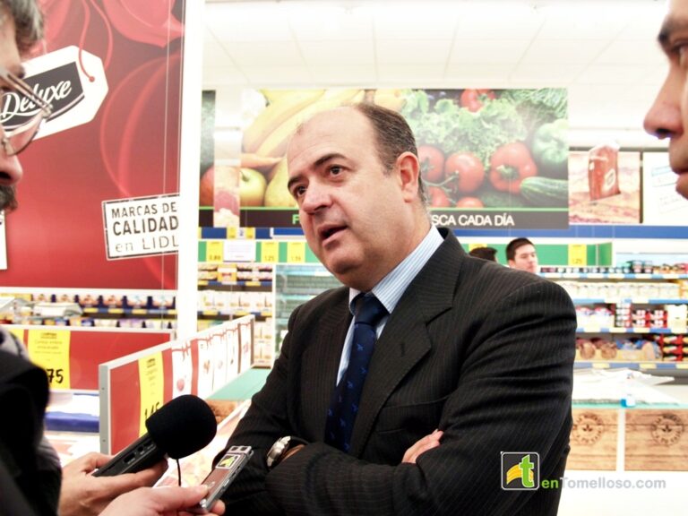 Rodrigo presenta las actividades de la I Cumbre Internacional del Vino en Tomelloso