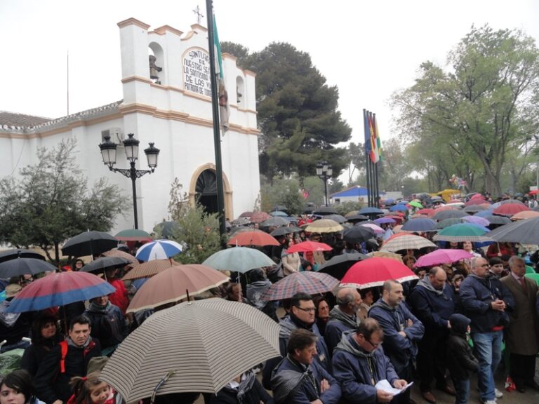 El mal tiempo no puede con la Romería de la Virgen de las Viñas