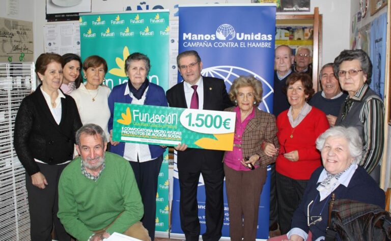 Gómez-Mora valora el ‘cariño’ en el trabajo de Manos Unidas, en la entrega del premio ‘Micro-Ayuda 2015’