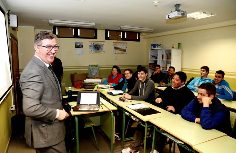 Marín destaca que la inserción laboral de los alumnos que finalizan la Formación Profesional supera el 90 por ciento