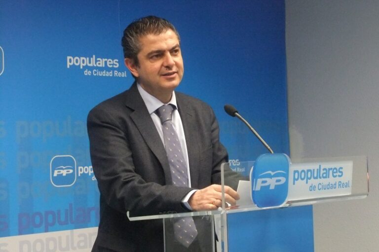 Martín-Toledano critica que el PSOE se esté alineando “con los que intentan derribar el edificio constitucional”