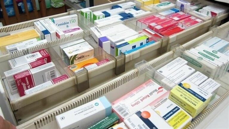 Sanidad acusa a PP de ocultar reclamaciones de copago farmacéutico