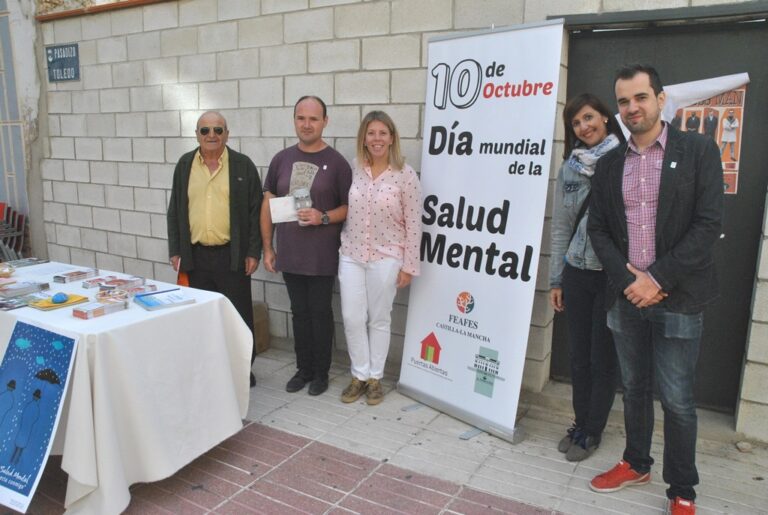 La alcaldesa de Tomelloso participa en la mesa informativa del CRPSL y Puertas Abiertas