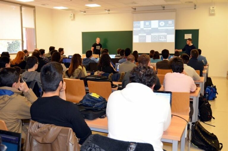 Microsoft presenta a estudiantes de la UCLM y de institutos sus herramientas tecnológicas