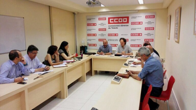 Molina (Podemos) se reúne con representantes de sindicatos para dialogar sobre políticas educativas