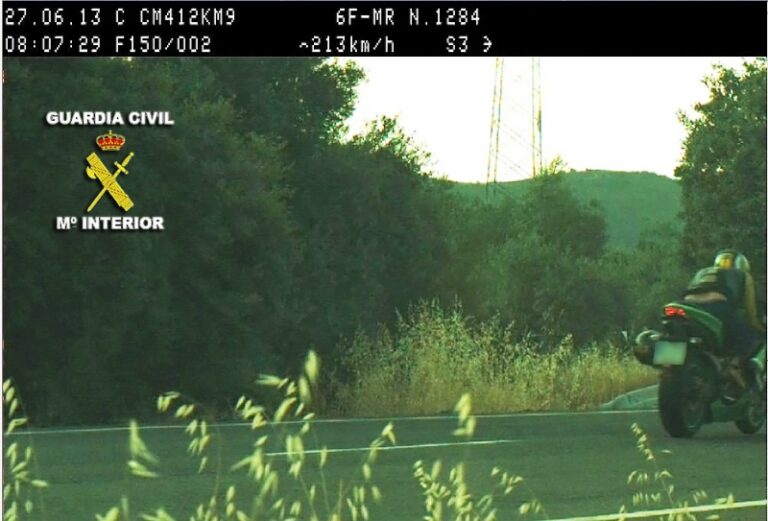 La Guardia Civil detiene al conductor de una motocicleta por circular a 213 kilómetros por hora
