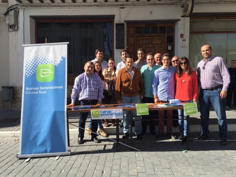 La campaña ‘Damos la cara por España’ recoge las propuestas de los jóvenes de Campo de Criptana de cara al 20-D