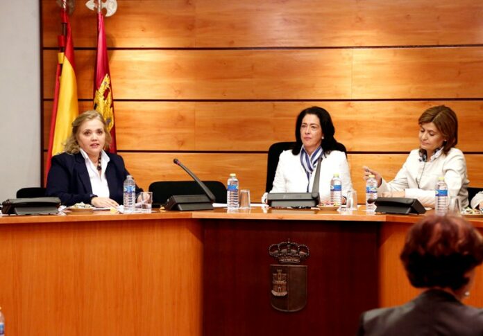 Novillo en la Comisión de la Mujer Cortes de CLM. Foto Juan Echagüe/jccm