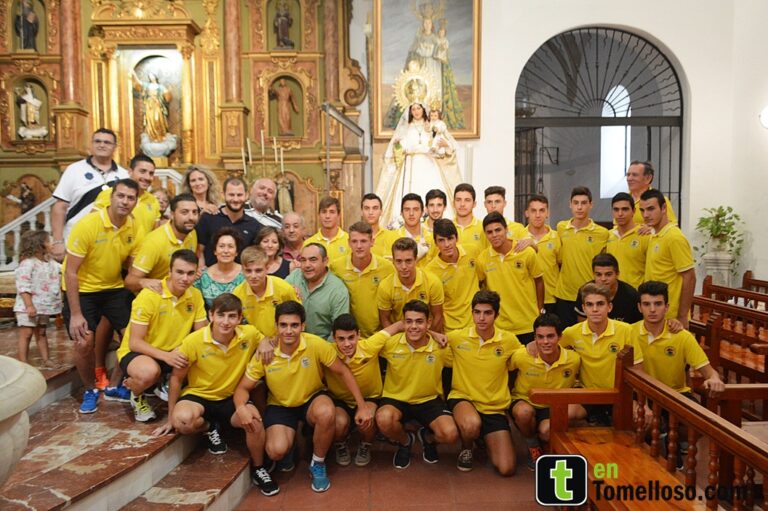 Ofrenda floral del Atlético Tomelloso a la Virgen de las Viñas