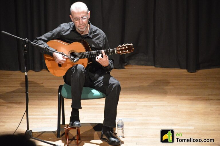Noche de genios en Tomelloso: Óscar Herrero homenajea a Paco de Lucía
