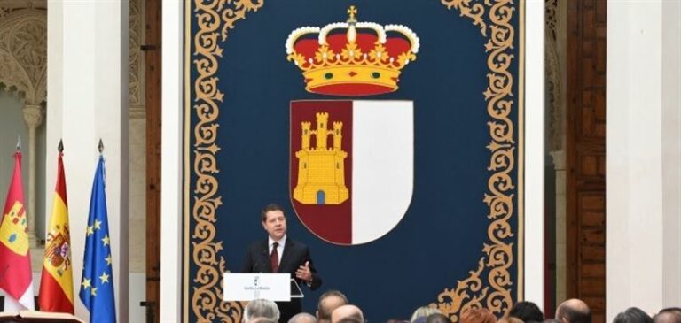 Page califica la declaración catalana como “el fracaso total de su política” y pide a Rajoy que “lidere una respuesta”