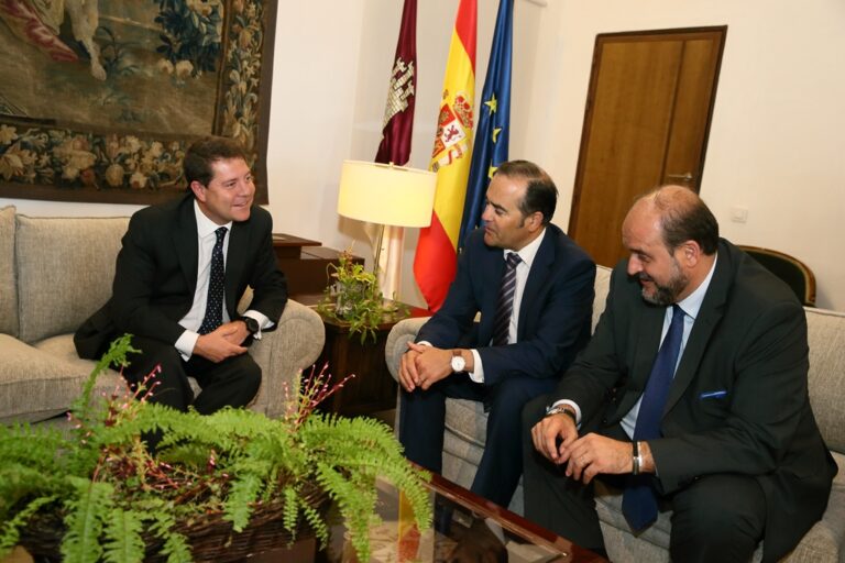 Page pide al delegado del Gobierno “ayuda” con el ministro Soria