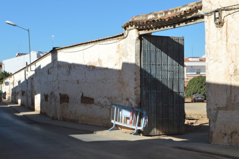 Comienzan las obras en el vallado perimetral del futuro Parque del barrio San Antonio