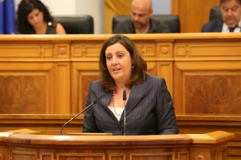 La consejera de Economía, optimista ante el anuncio de financiación para Elcogas