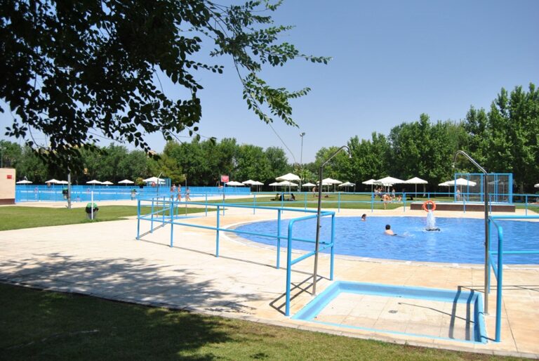 La rápida actuación de los socorristas impide una tragedia en la Piscina de Tomelloso